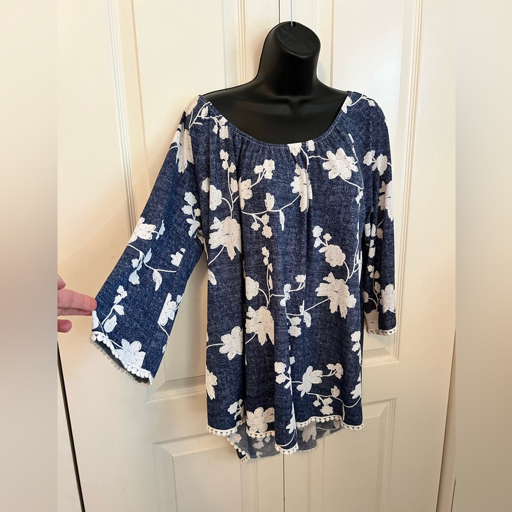 SJS Women’s Quarter Sleeve On Off The Shoulder Made In The USA Blue Floral Top L